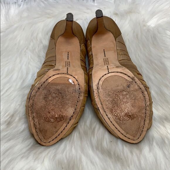 Vince Camuto Gold Pleated Platform Heels Size 6.5 - Picture 6 of 6